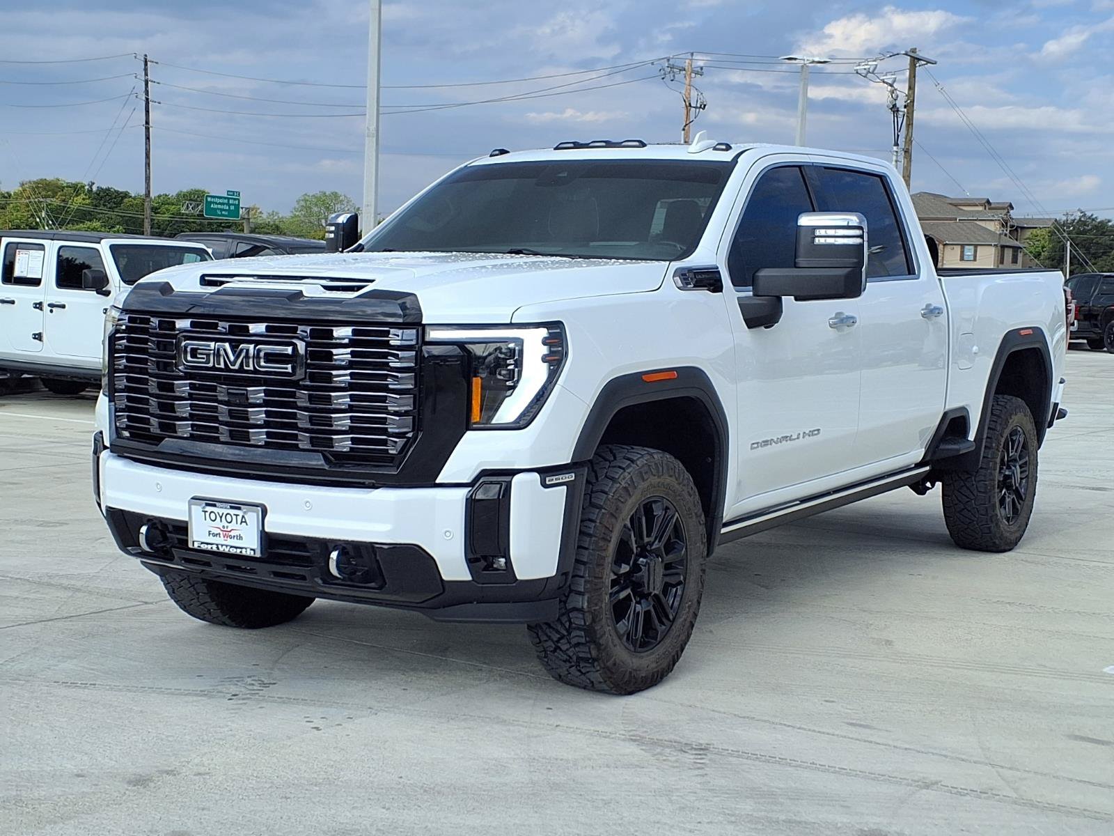 Used 2026 GMC Sierra 2500 Denali Ultimate AWD/4WD image 3