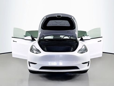 Used 2024 Tesla Model Y Long Range image 29