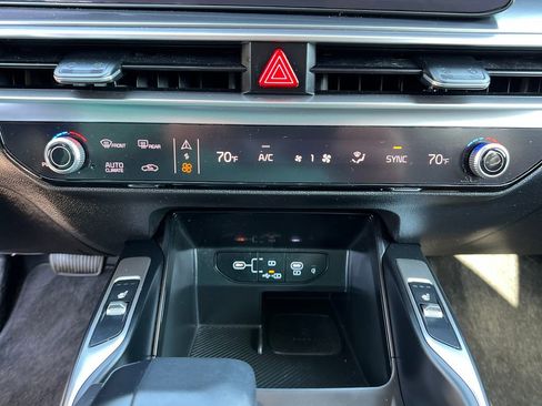 Used 2024 Kia Sorento S w/ Panoramic Sunroof Package AWD/4WD image 17