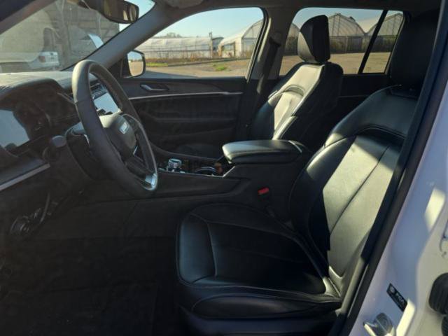 Used 2023 Jeep Grand Cherokee Limited AWD/4WD image 4