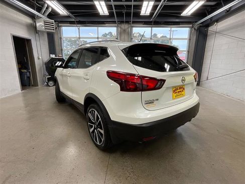 Used 2017 Nissan Rogue Sport SL w/ SL Premium Package AWD/4WD image 3