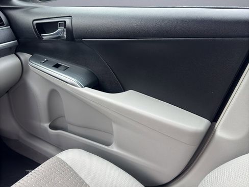 Used 2014 Toyota Camry LE image 24