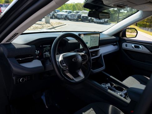 New 2026 Ford Explorer Active RWD image 13