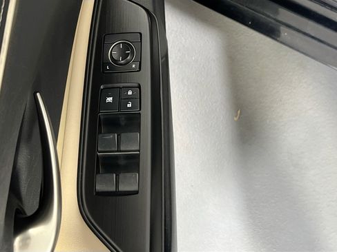 Used 2019 Lexus ES 350 w/ Accessory Package image 16