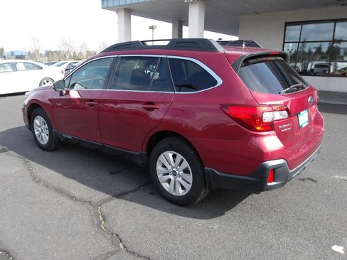 Used 2018 Subaru Outback 2.5i Premium AWD/4WD image 3