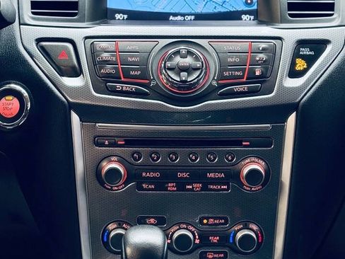 Used 2020 Nissan Pathfinder SL image 14