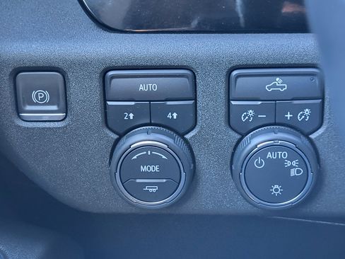 Used 2022 Chevrolet Silverado 1500 LT image 21