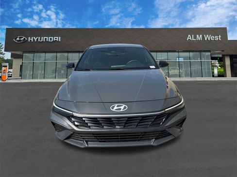 Certified 2025 Hyundai Elantra SEL FWD image 2