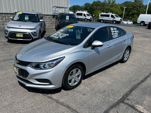 Used 2017 Chevrolet Cruze LS FWD image 3