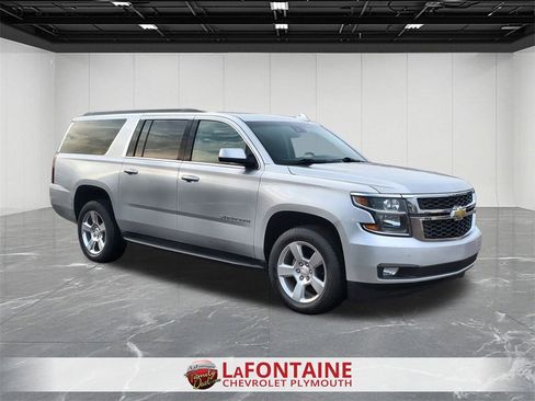 Certified 2019 Chevrolet Suburban LT w/ Luxury Package image 2