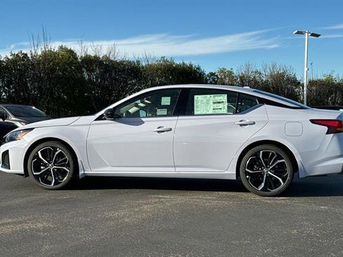 New 2025 Nissan Altima 2.5 SR w/ SR Premium Package image 7