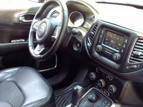 Used 2018 Jeep Compass Latitude w/ Safe & Security Group AWD/4WD image 13