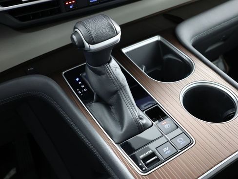 Used 2021 Toyota Sienna XLE image 6