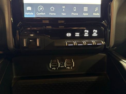 Used 2024 RAM 3500 Big Horn w/ Level 2 Equipment Group AWD/4WD image 18