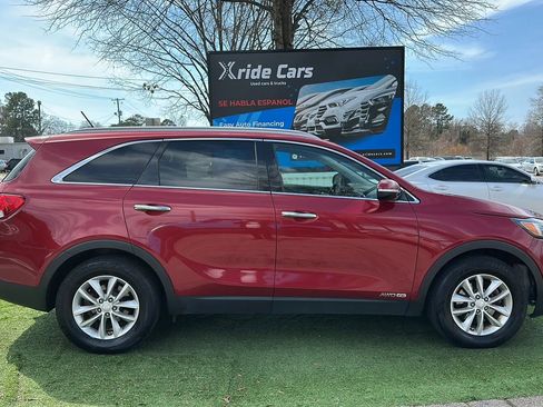 Used 2017 Kia Sorento LX image 9
