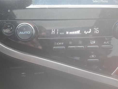 Used 2018 Toyota Camry XSE image 38