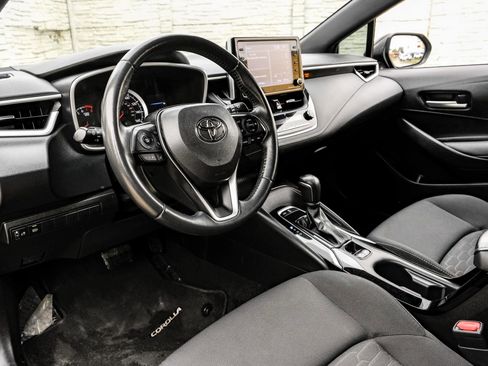 Used 2022 Toyota Corolla SE image 3