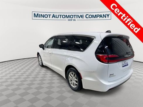 Certified 2024 Chrysler Pacifica Touring-L image 6