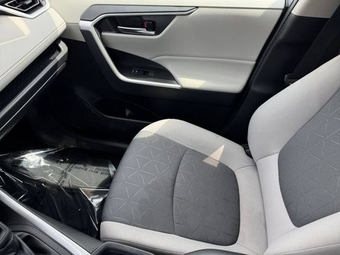 Certified 2019 Toyota RAV4 XLE AWD/4WD image 30