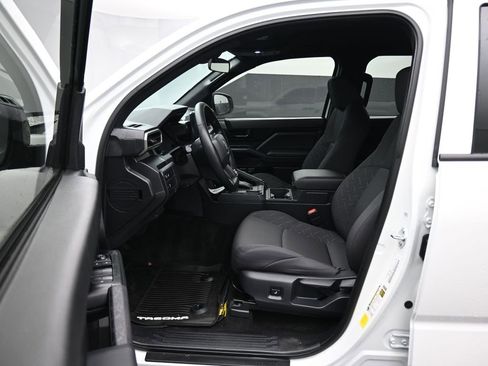 Used 2025 Toyota Tacoma SR image 11