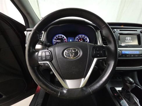 Used 2014 Toyota Highlander Plus AWD/4WD image 6