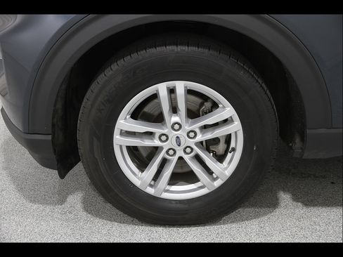 Used 2023 Ford Explorer XLT w/ Equipment Group 202A AWD/4WD image 24