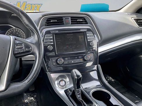 Used 2023 Nissan Maxima SL FWD image 13