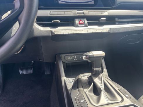 Used 2025 Kia K4 LXS image 40