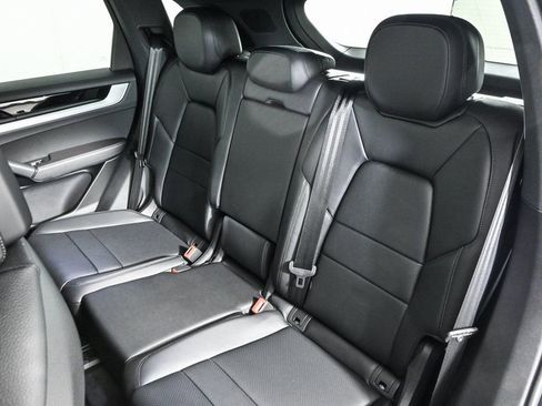 Certified 2025 Porsche Cayenne AWD image 20