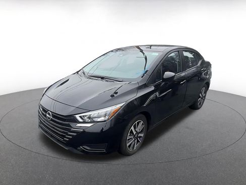 Used 2025 Nissan Versa SV image 2