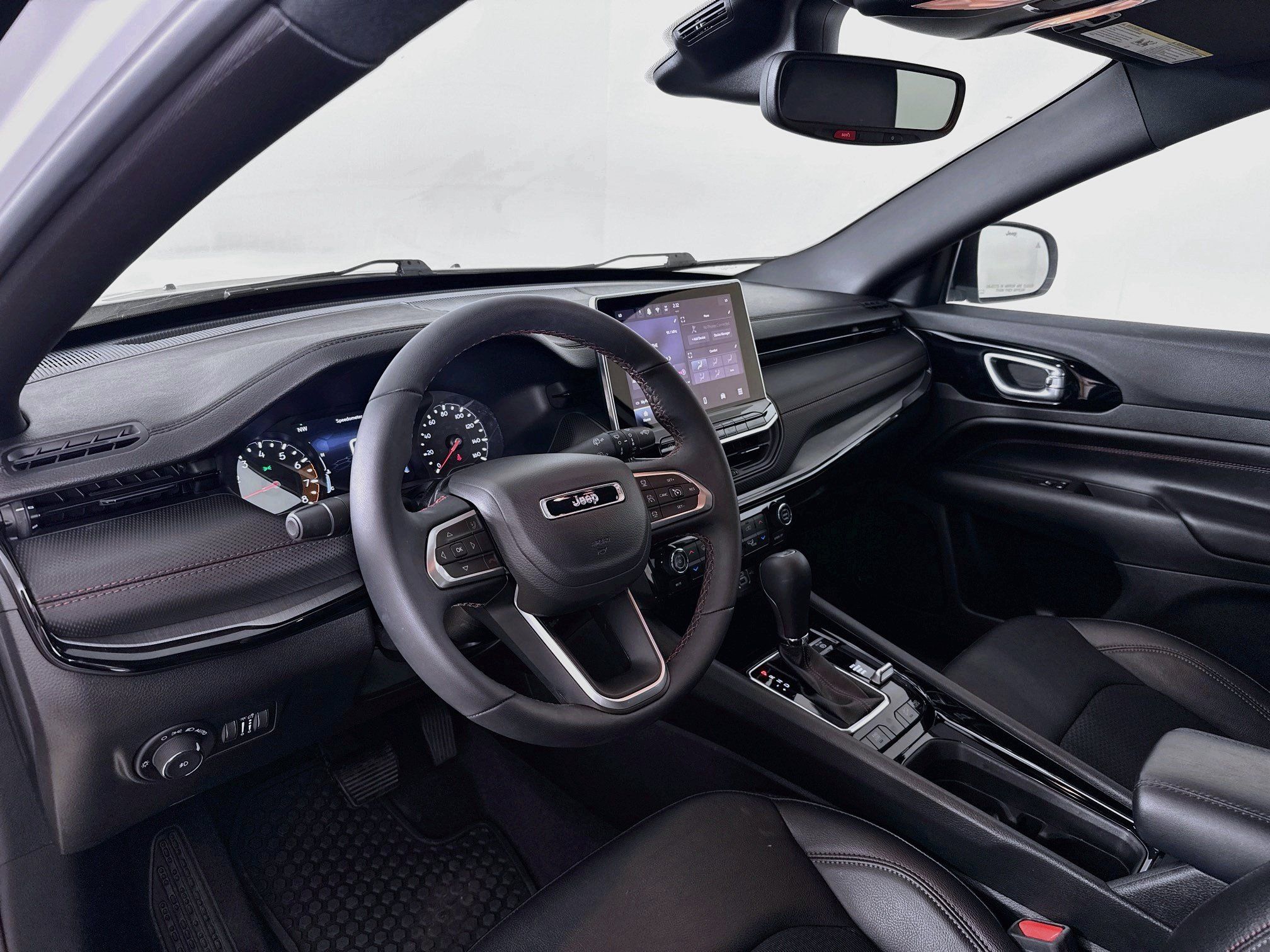 Used 2024 Jeep Compass Trailhawk AWD/4WD image 10