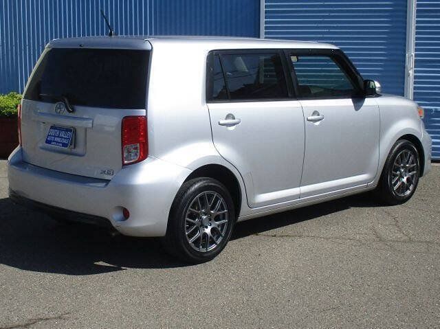Used 2015 Scion xB FWD image 3