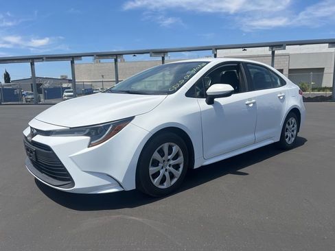 Used 2023 Toyota Corolla LE FWD image 3