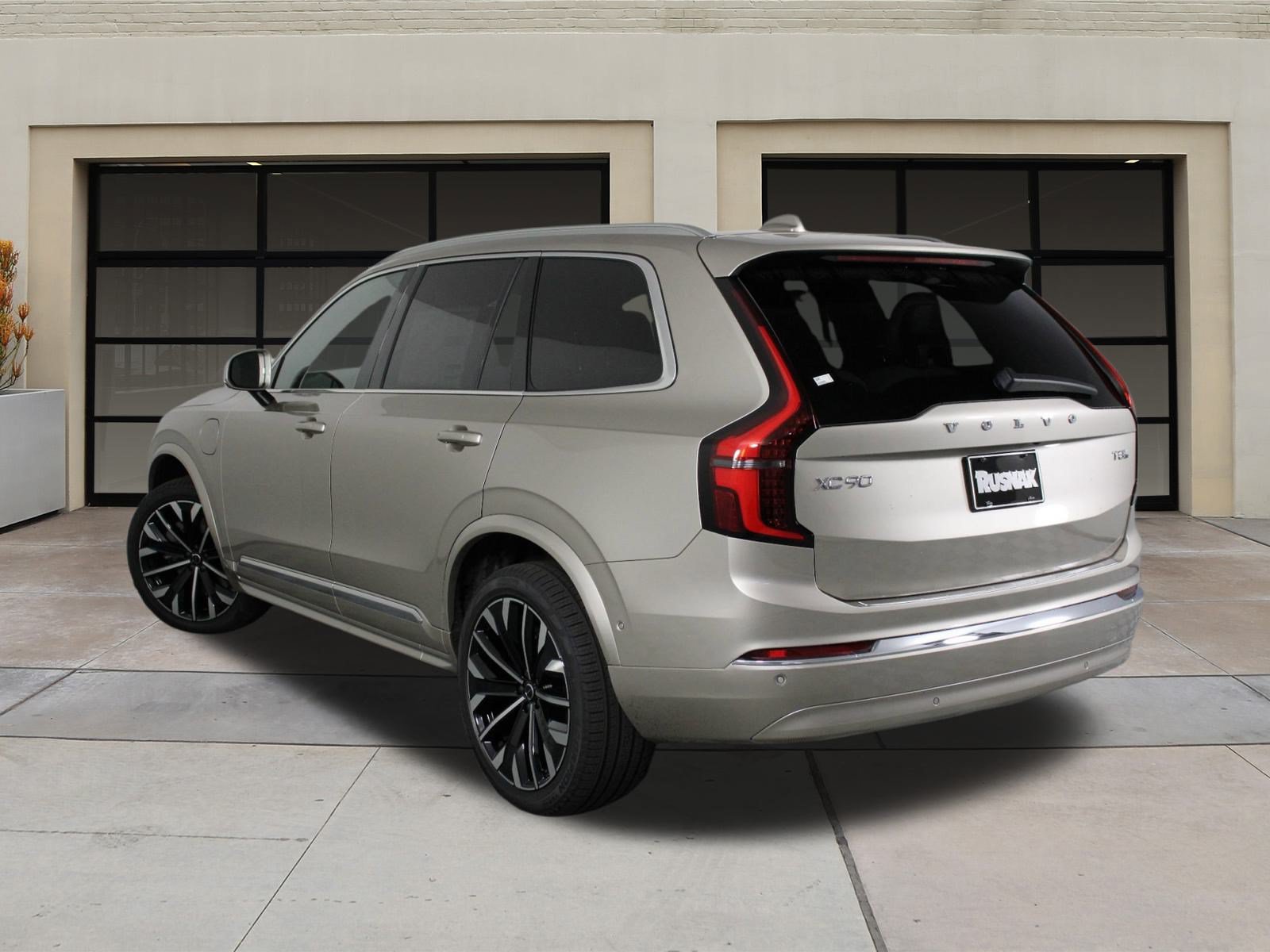 New 2026 Volvo XC90 T8 Plus w/ Protection Package Premier AWD/4WD image 3
