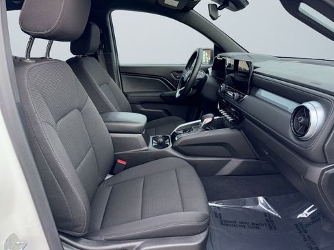 Used 2024 Chevrolet Colorado LT w/ LT Convenience Package image 15