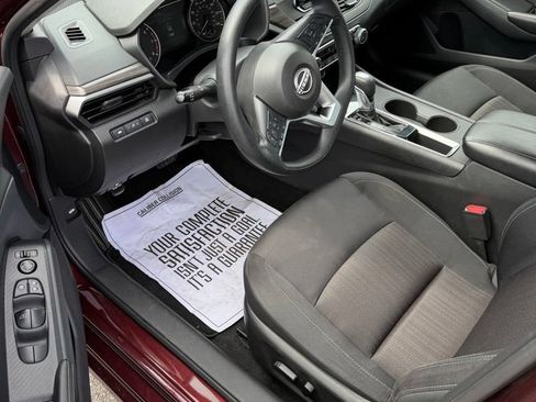 Used 2025 Nissan Altima 2.5 SV FWD image 7