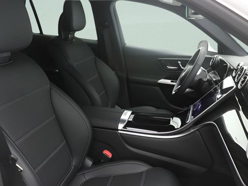 Used 2026 Mercedes-Benz GLC 300 image 27