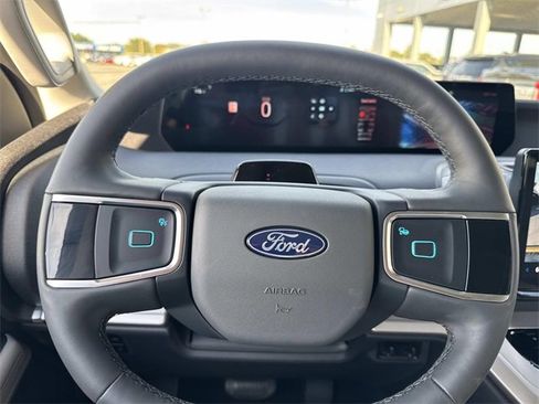 New 2025 Ford Expedition Active image 30