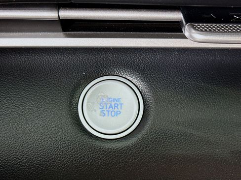 Used 2023 Hyundai Elantra SEL w/ Preferred Accessory Package image 21