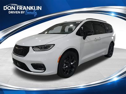 New 2026 Chrysler Pacifica Limited w/ S Appearance Package