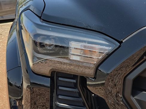 Used 2025 Toyota Tacoma SR5 AWD/4WD image 7