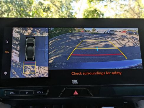 Used 2024 Toyota Venza Limited image 28