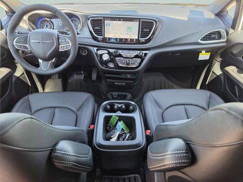 New 2026 Chrysler Pacifica Select FWD image 19
