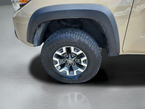 Used 2020 Toyota Tacoma TRD Off-Road AWD/4WD image 30
