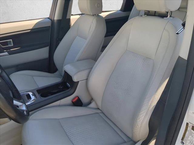 Used 2018 Land Rover Discovery Sport SE AWD/4WD image 15