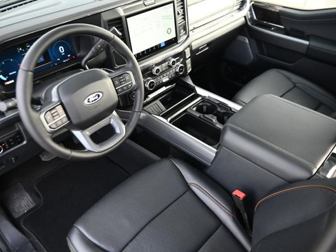 Used 2025 Ford F450 Lariat image 16