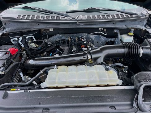 Used 2023 Ford Expedition XLT AWD/4WD image 30