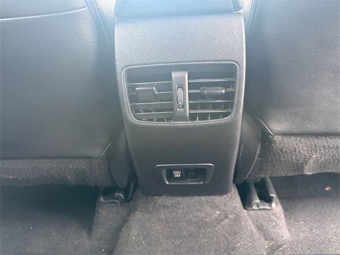 Used 2022 Toyota Corolla Cross XLE image 24