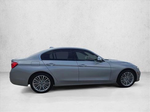 Used 2017 BMW 330i Sedan RWD image 4