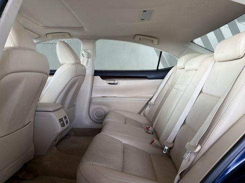 Used 2014 Lexus ES 350 w/ Luxury Package FWD image 11